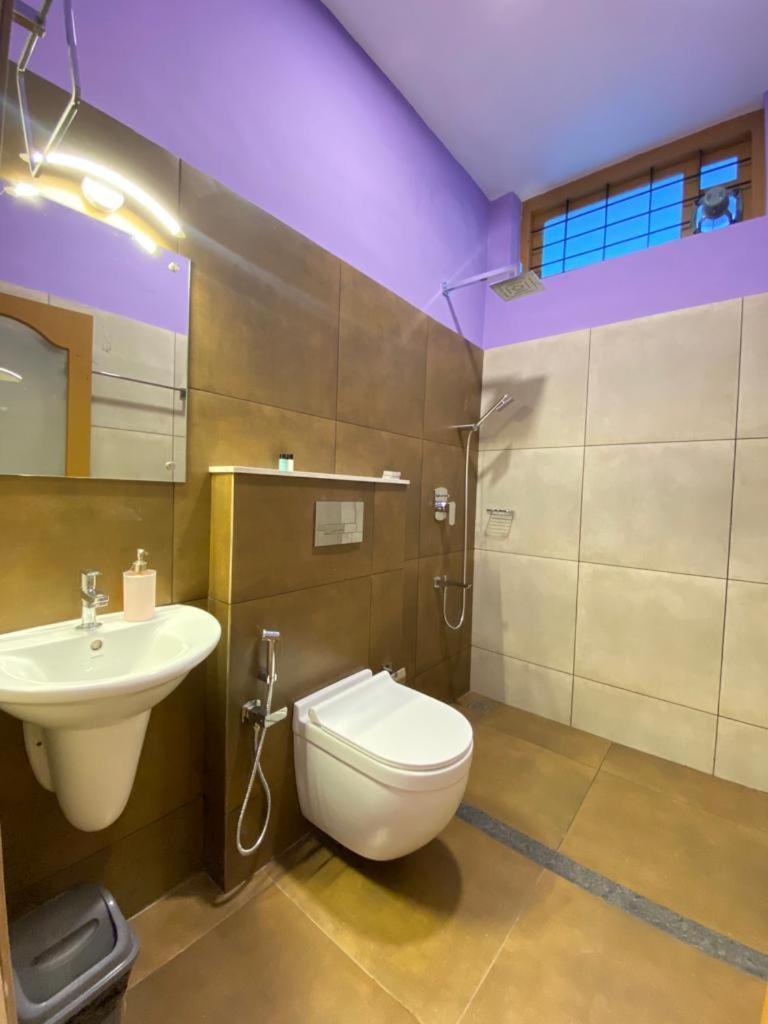 Munnar Blue Mist Bed & Breakfast Bilik gambar